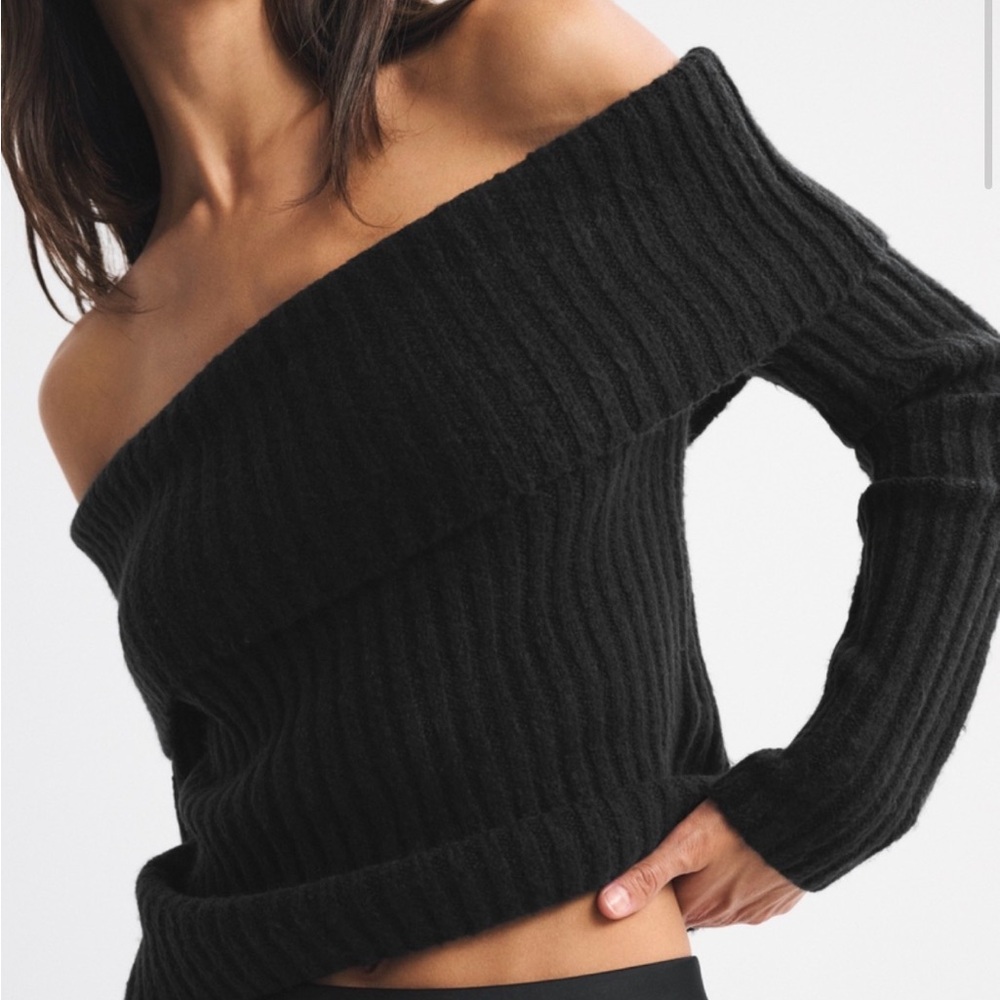 Abercrombie & Fitch Black Off-Shoulder Ribbed Sweater